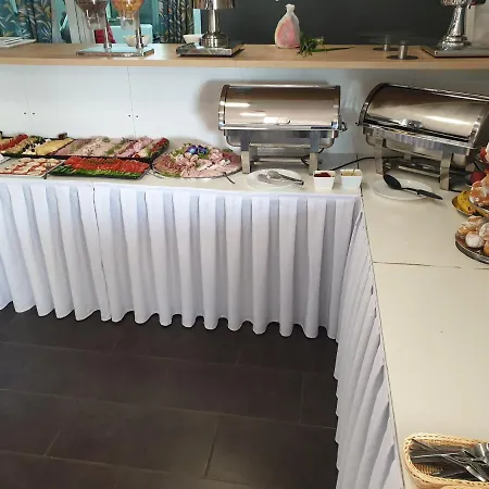 Fus Nocleg ze śniadaniem *